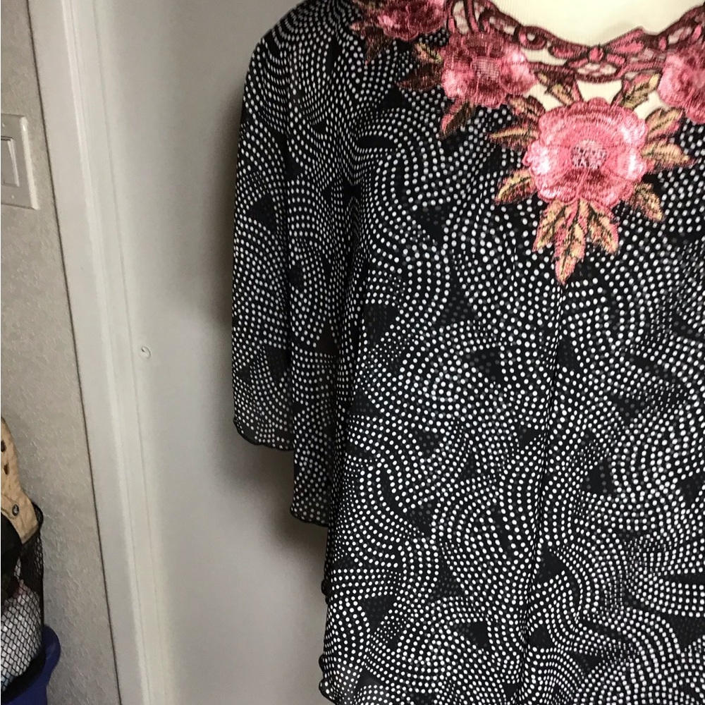 ADELE & MAY BLOUSE WOMEN Sz  M W/Poncho Cover Floral Embroidered Around The Nec - Picture 3 of 13